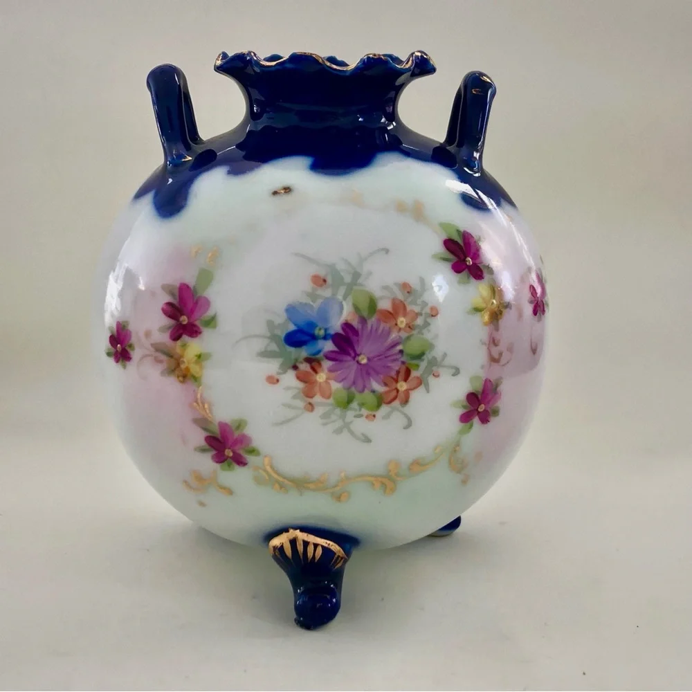 Vintage Round Bud Vase Pot 4" Porcelain Unmarked 3 legs Blue White Floral - Picture 3 of 16